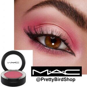 Last one! MAC FALL IN LOVE eye shadow NIB Powder Kiss